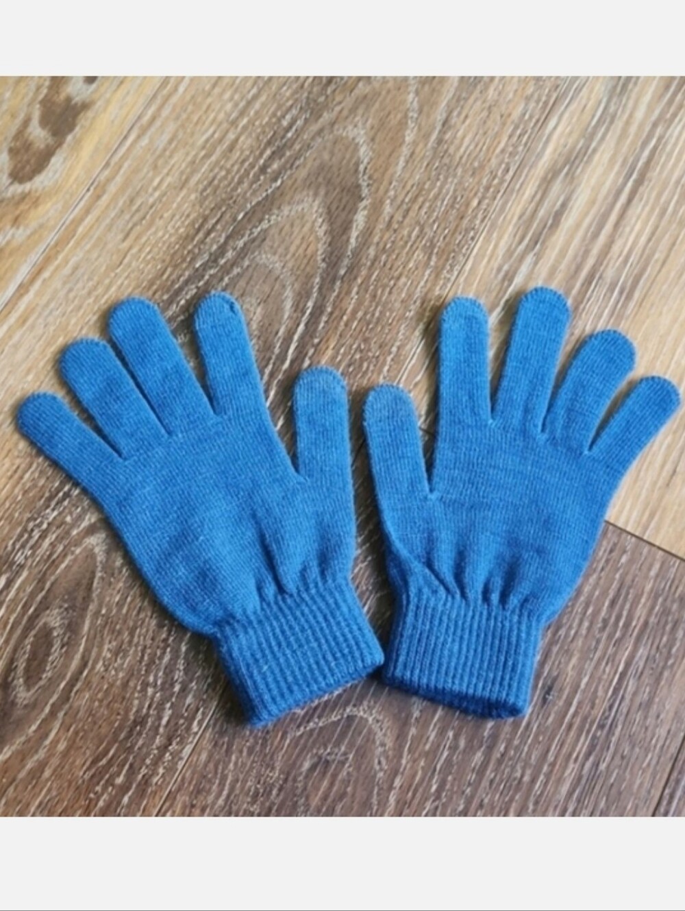 NWOT Teal Gloves